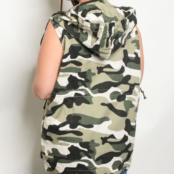 PLUS SIZE CAMOUFLAGE VEST - Picture 2 of 2